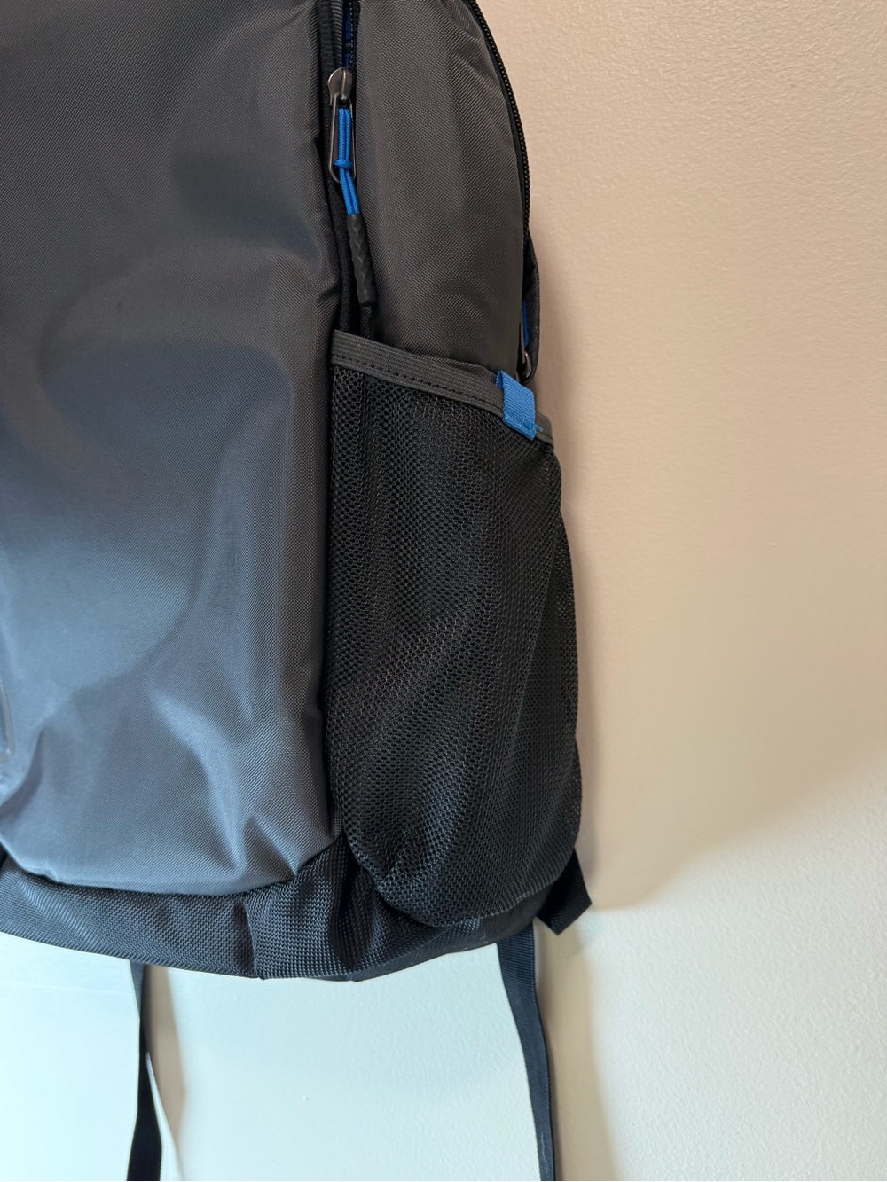 Dell Urban Backpack 15 - Gray with Black Accents - Picture 5 of 8